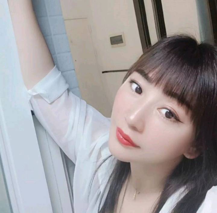 分享深圳龙华一酷似柳岩的sanb