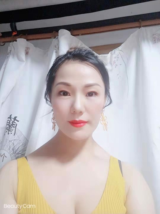 南山私密，皮肤光滑的少妇泻火